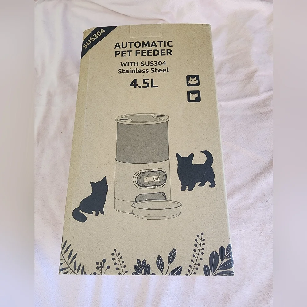 Stainless Steel 4.5L automatic pet feeder, new never used! Still in box